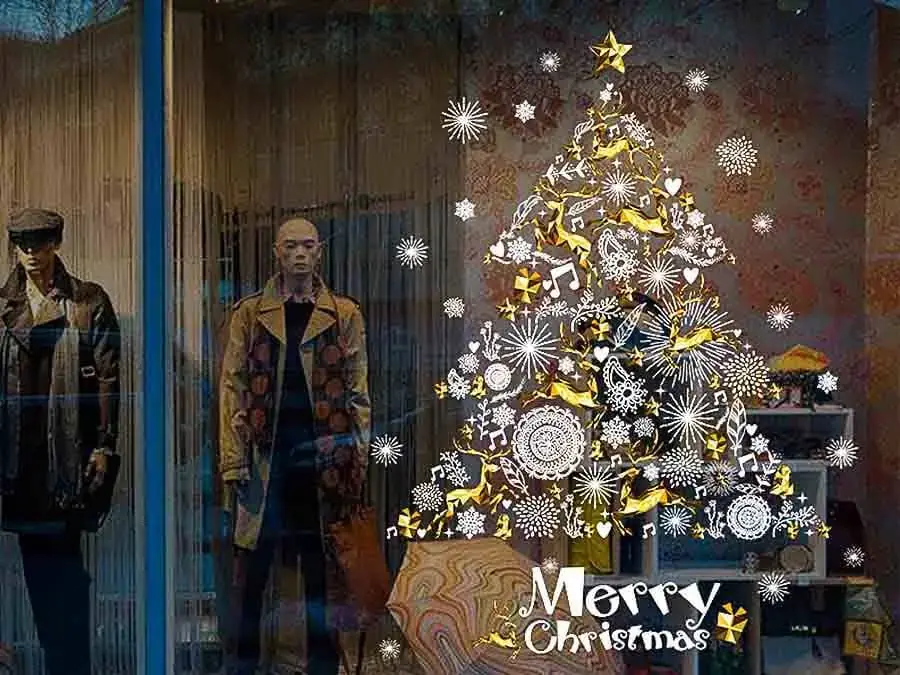 Decal là hình thức trang trí cây thông Noel dễ thực hiện.