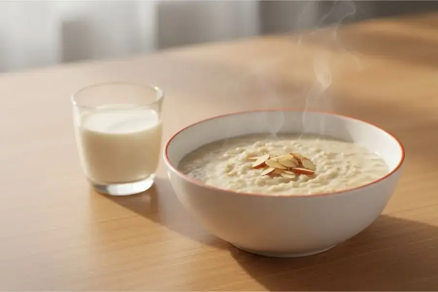 Cháo yến mạch nấu sữa hạt.