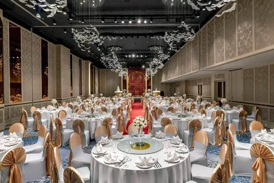 Khi lên set menu tiệc cưới cần chú ý đến ngân sách, thời tiết và các món có sẵn theo mùa