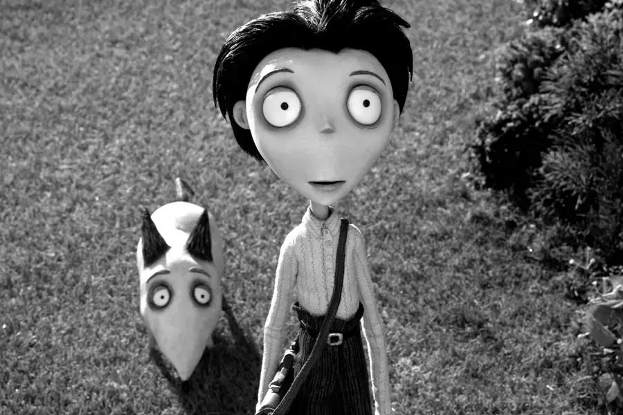 Bộ phim Halloween Chú Chó Ma Frankenweenie xoay quanh tình bạn của Tim và chó cưng Sparky.