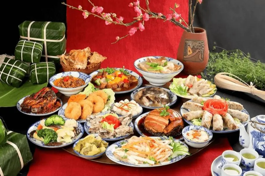 Cúng tất niên vào chiều 30 Tết.