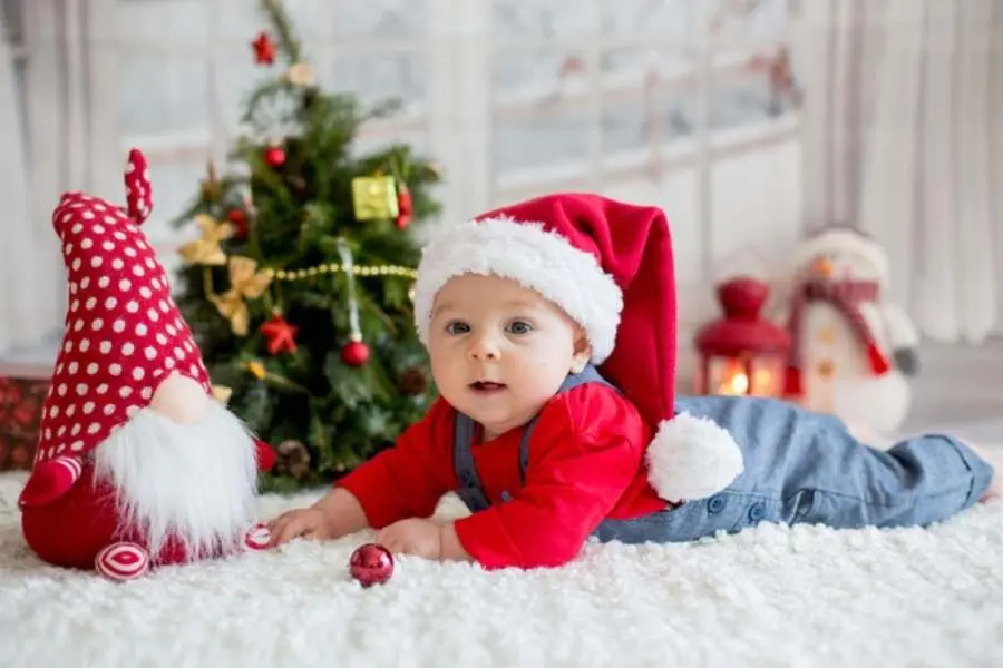 Concept ông già Noel nhí là một lựa chọn vô cùng đáng yêu dành cho các bé.