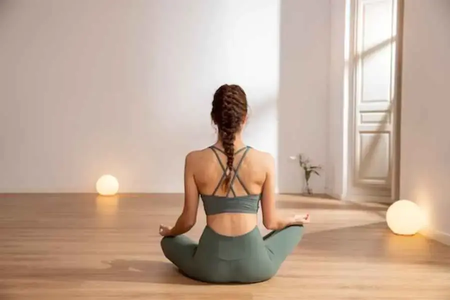 Tư thế ngồi hoa sen vô cùng đơn giản nhưng rất tốt cho sức khỏe của bạn