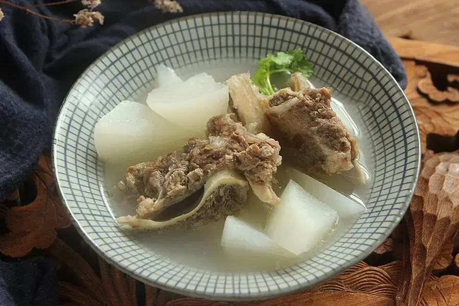 Bổ sung món ăn dẻ sườn bò hầm củ cải vào thực đơn