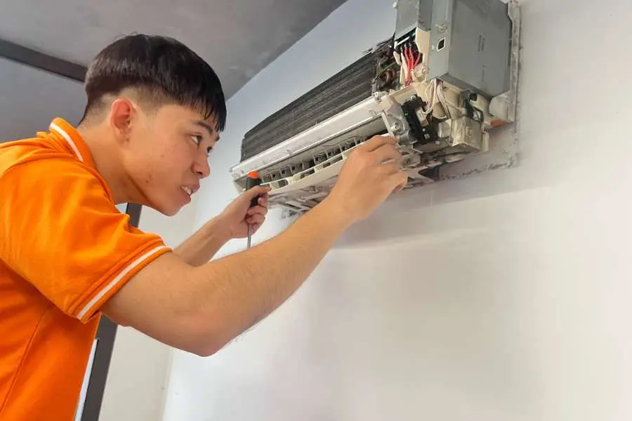 Khi gặp lỗi E1, điều hòa sẽ ngưng hoạt động tất cả các chức năng dẫn đến máy lạnh không thể làm mát.