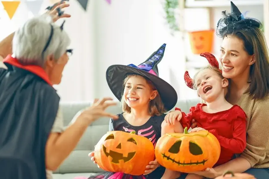 Lễ hội Halloween mang thông điệp giáo dục con người, tránh xa khỏi “ma quỷ” và những điều xấu xa.