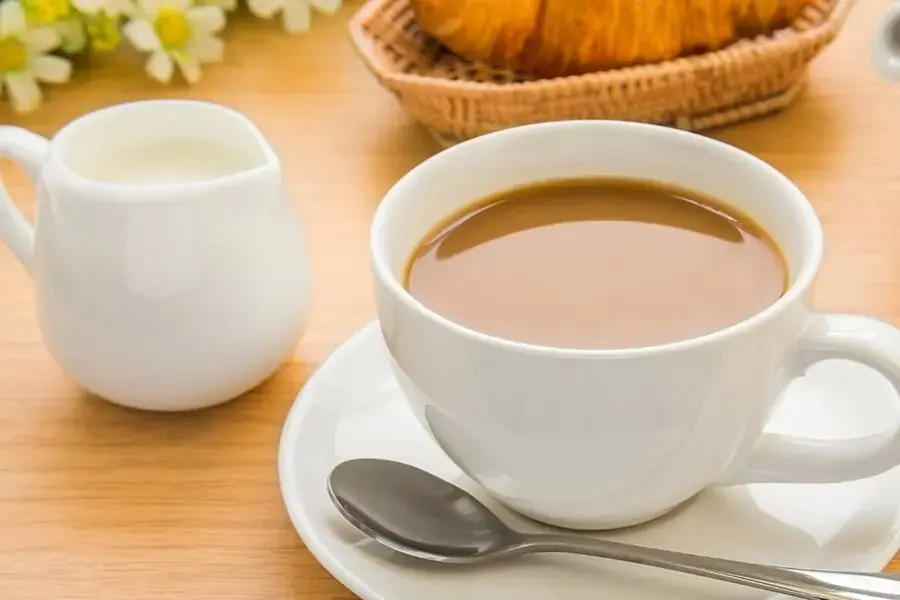 Không nên tiêu thụ quá nhiều cà phê sữa mỗi ngày.