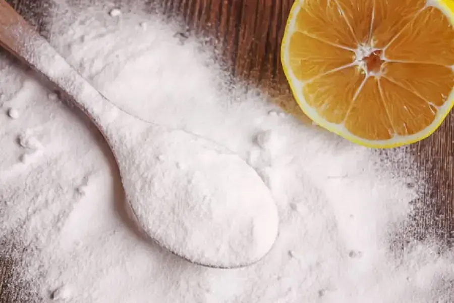 Tẩy vết mốc trên rèm cửa bằng baking soda