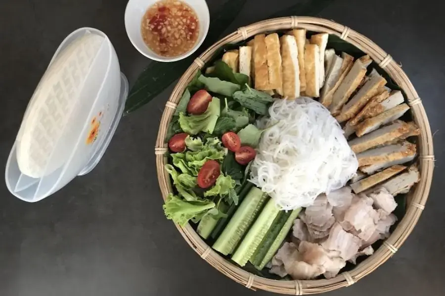 Chả cá cuốn bánh tráng hấp dẫn với các nguyên liệu dễ tìm