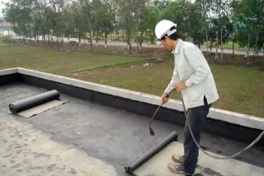 Bitum là 1 loại vật liệu có khả năng chống thấm, chịu nhiệt tốt.