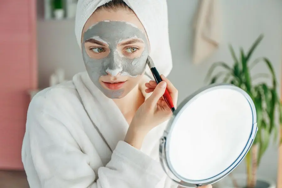 Đừng quên sử dụng thêm toner để cân bằng lại da trước khi sử dụng các sản phẩm dưỡng da.