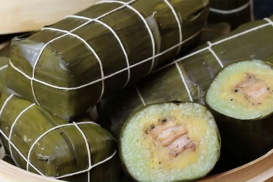 Bánh tét không thể thiếu trong mâm cỗ ngày Tết miền Nam