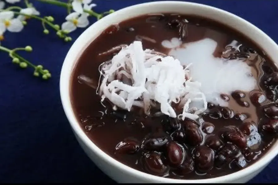 Chè đỗ đen tuy “đỗ” nhưng mà “đen”