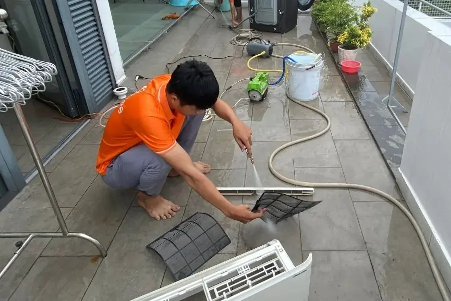 Hướng dẫn vệ sinh lưới lọc bụi dàn lạnh.