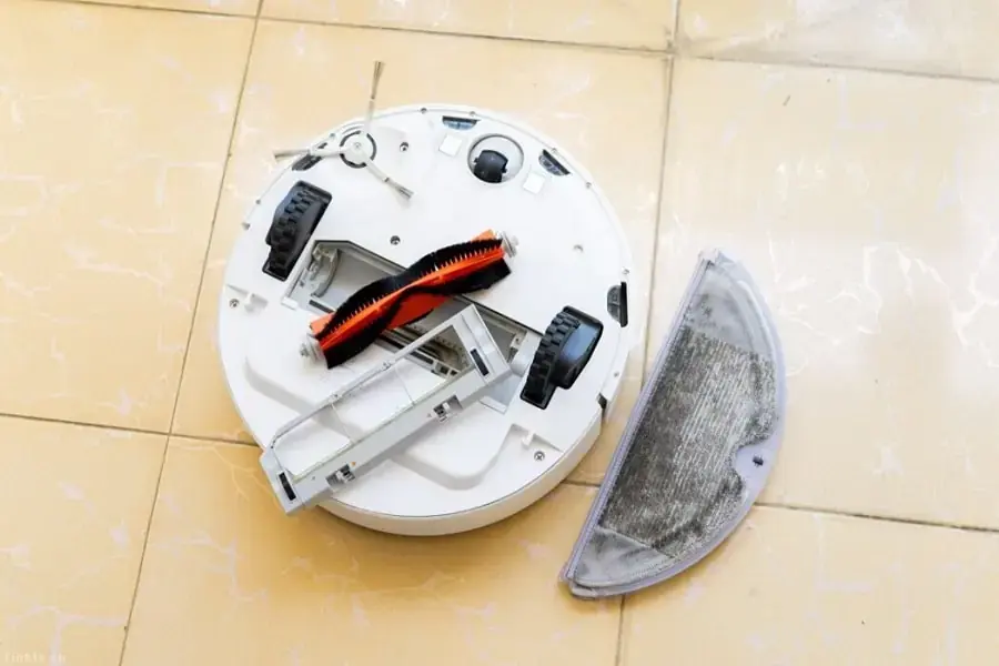 Vệ sinh robot hút bụi (nguồn: aismarthome.com.vn)