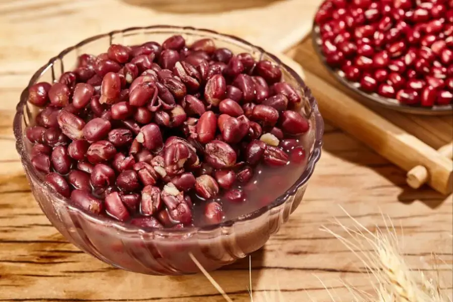 Bé ăn thô với đậu đỏ thơm mềm
