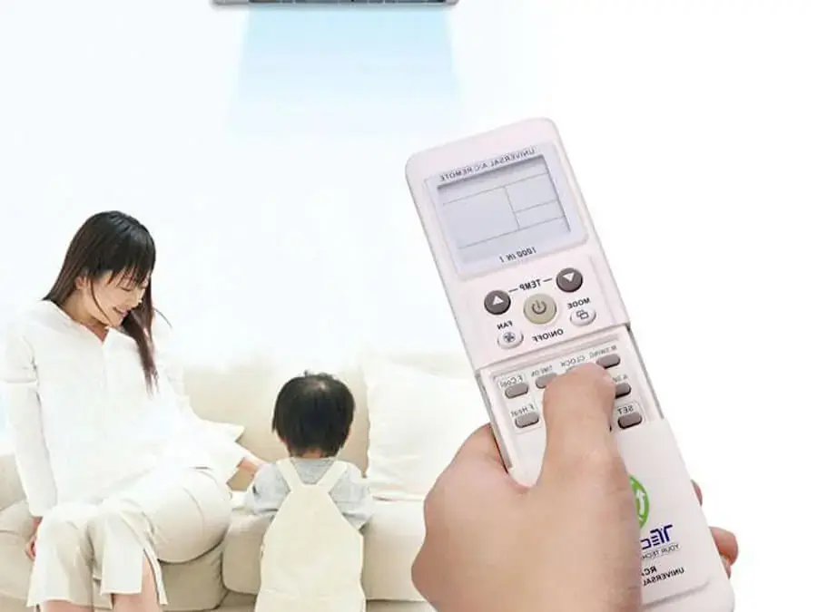 Cho trẻ làm quen với nhiệt độ trước khi rời khỏi phòng máy lạnh (Hình ảnh: Vina Engineer)