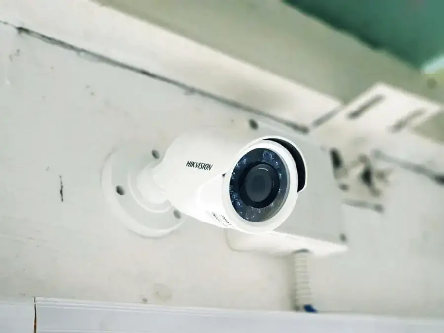 Lắp camera để loại bỏ ý định trộm cắp của người giúp việc khi bạn không có ở nhà (Ảnh: ngoinhaantoan.vn)