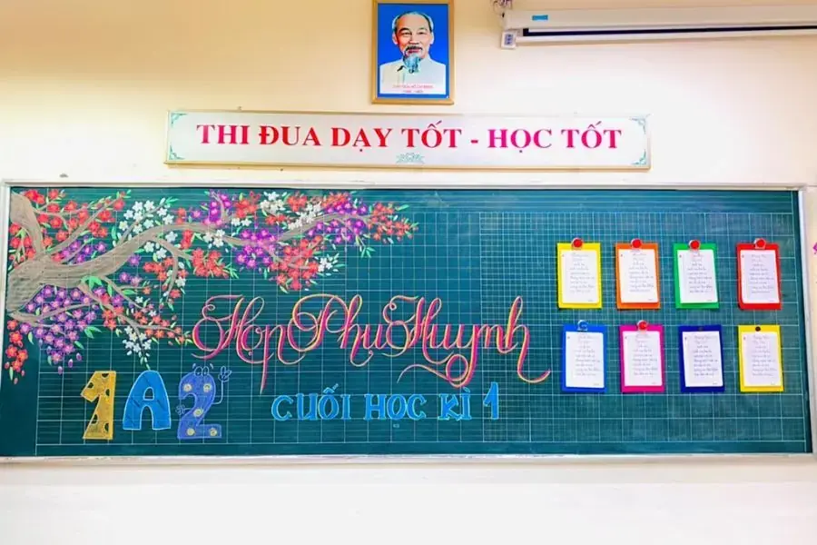 Sử dụng nhiều gam màu sắc hài hòa cho bảng họp phụ huynh