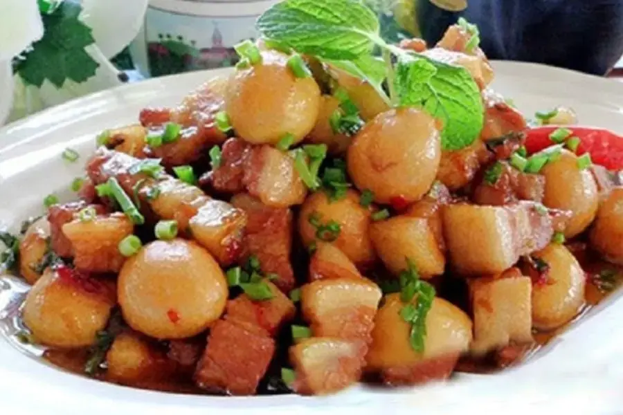 Món thịt kho trứng cút thơm ngon đậm vị