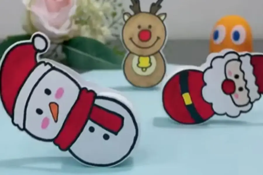 Ông già Noel làm từ giấy và nắp chai nhựa cực sáng tạo.
