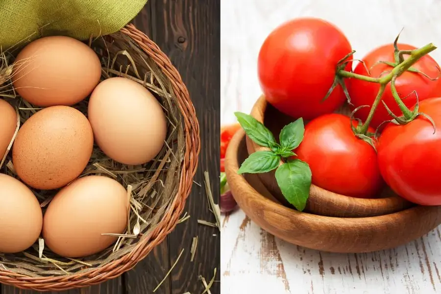 Chuẩn bị trứng và cà chua cho món canh trứng cà chua