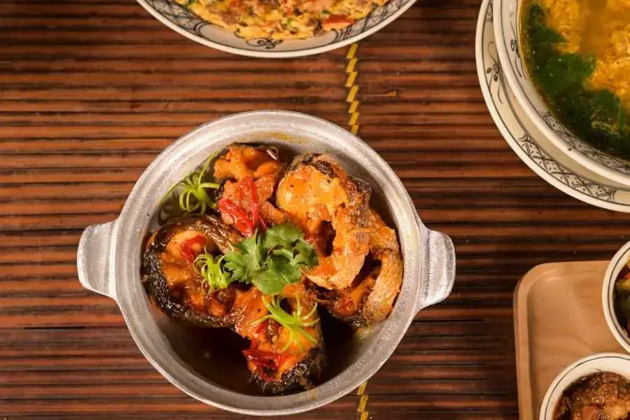 Cá hồi với hàm lượng chất béo Omega 3 và 6 cực kỳ dồi dào.