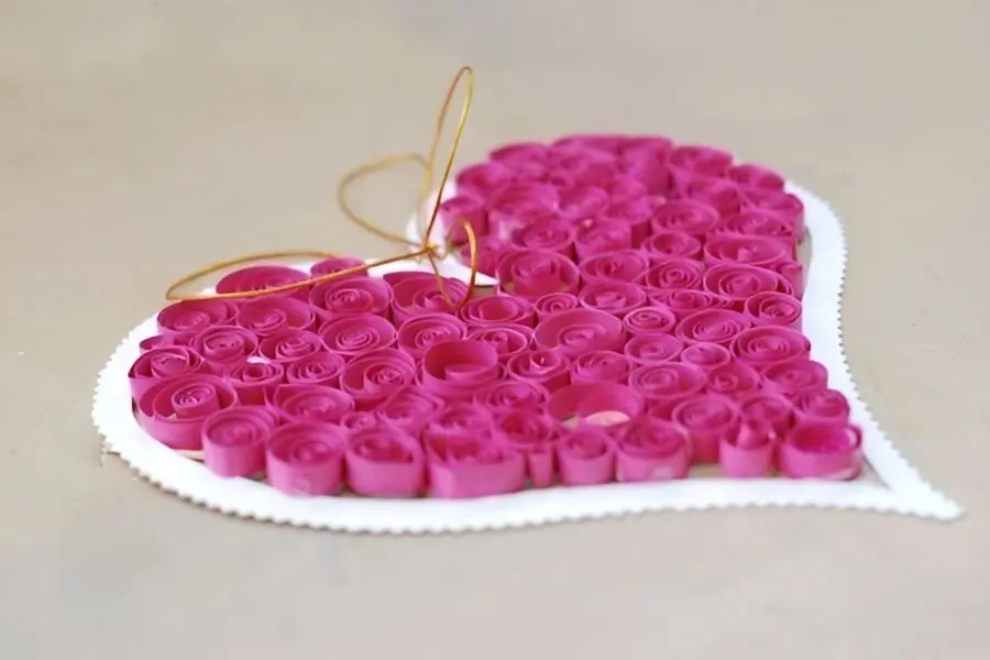 Mẫu thiệp 20/10 từ giấy cuộn.