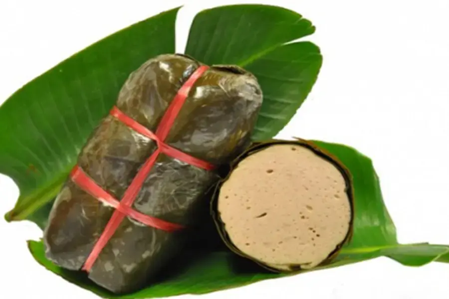 Chả lụa nguyên cây và đã bị cắt