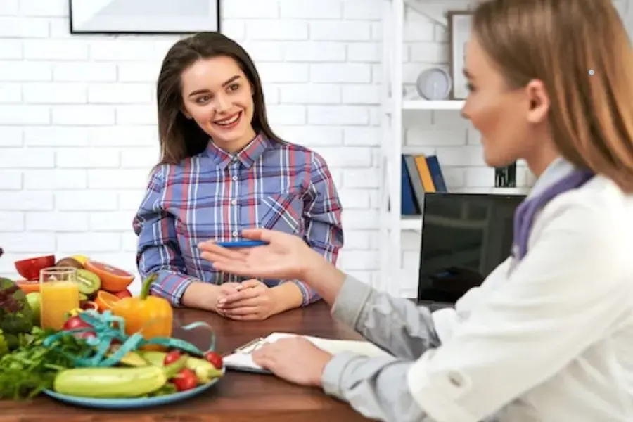 Tham khảo lời khuyên của chuyên gia dinh dưỡng trước khi giảm cân bằng nho.
