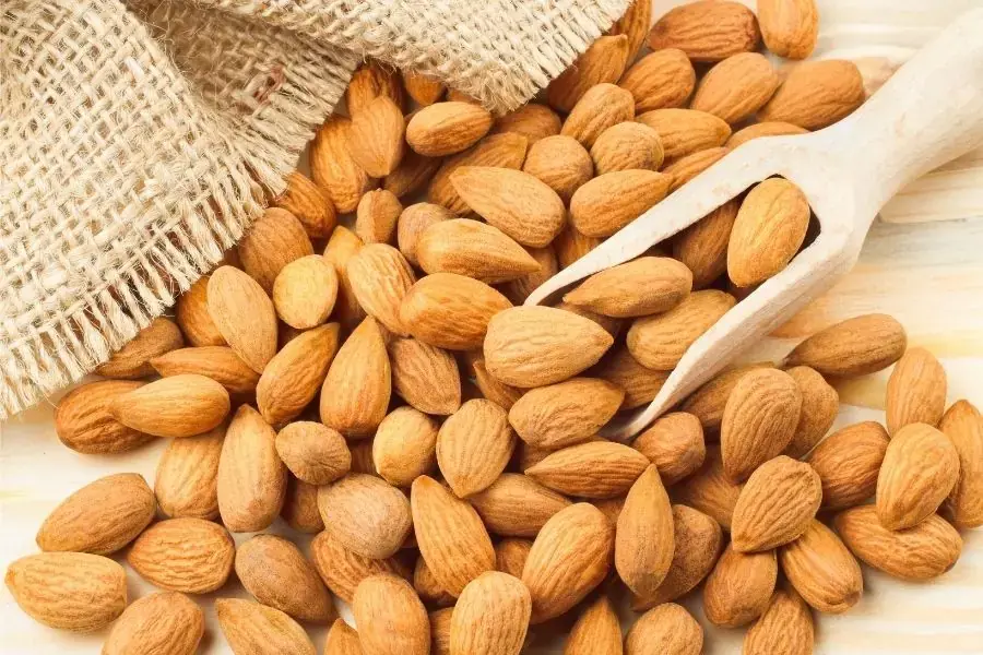 Hạt hạnh nhân có nguồn gốc từ các quốc gia ở Trung Đông