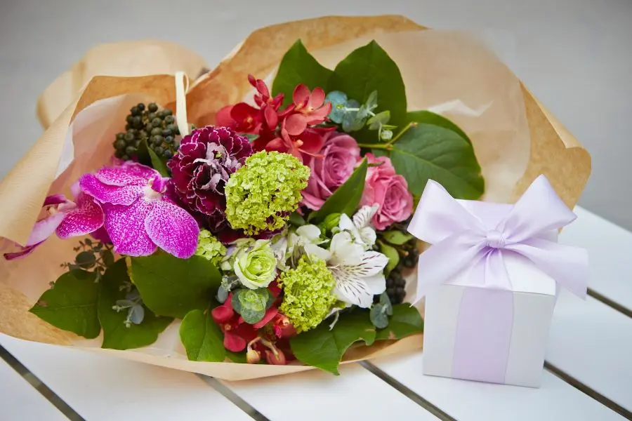 Bó hoa kết hợp - Rực rỡ sắc màu tươi mới.