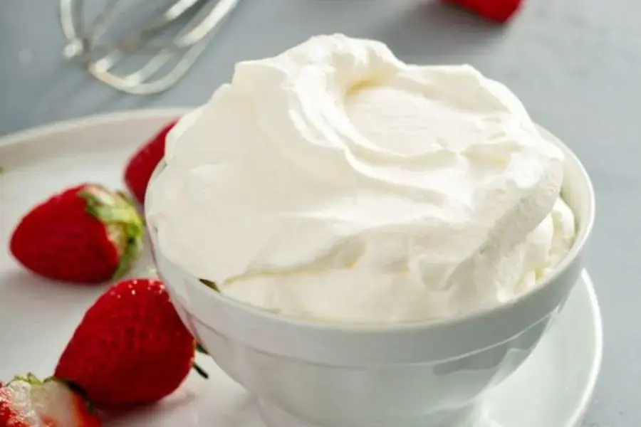 Whipping cream có đặc tính nhanh chảy ở nhiệt độ thường