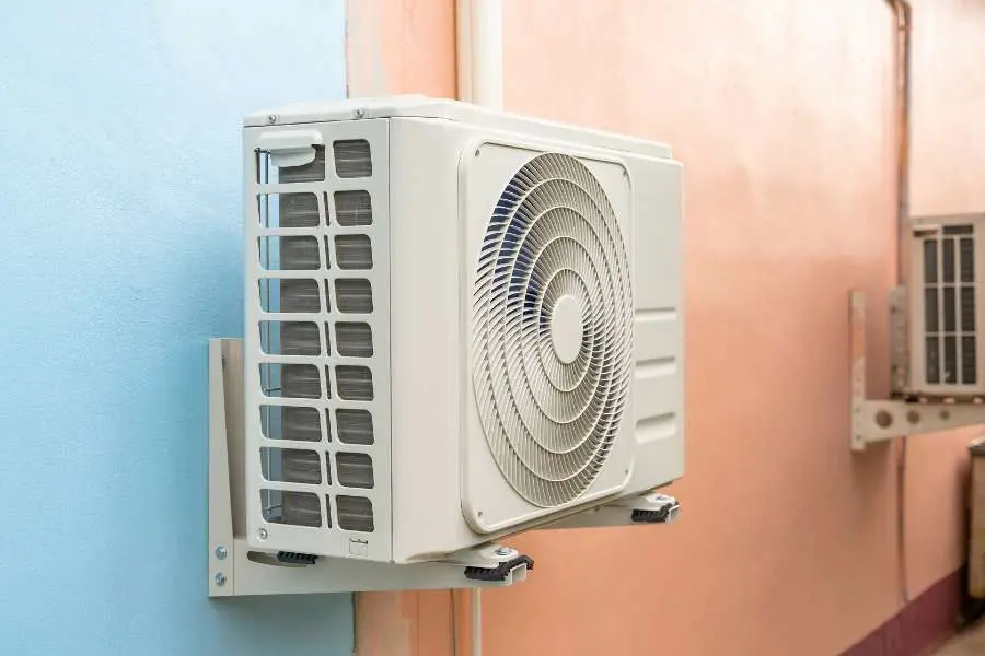 Điều hòa cục bộ hai khối thì dàn nóng và dàn lạnh sẽ được thiết kế riêng biệt.