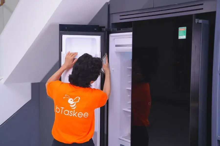 Dịch vụ giúp việc theo giờ bTaskee là giải pháp tối ưu cho việc dọn dẹp nhà cửa, vệ sinh tủ lạnh cho người bận rộn.