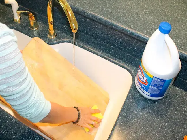 Thuốc tẩy làm mặt thớt sạch vi khuẩn hiệu quả (ảnh: a1)