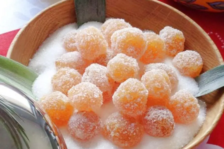 Mứt dứa viên không thể thiếu trong những ngày Tết.