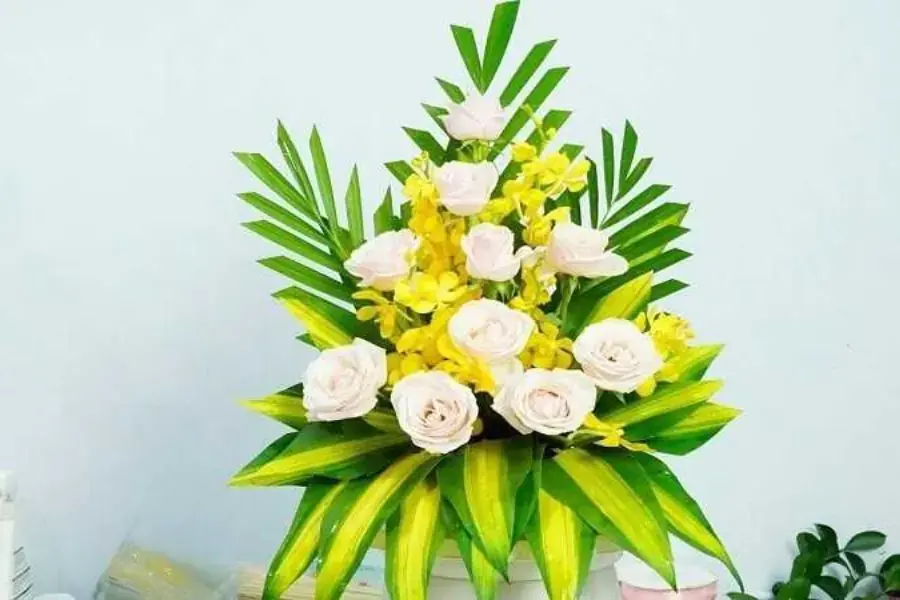Cắm hoa bàn thờ Thiên Chúa 3 ngôi