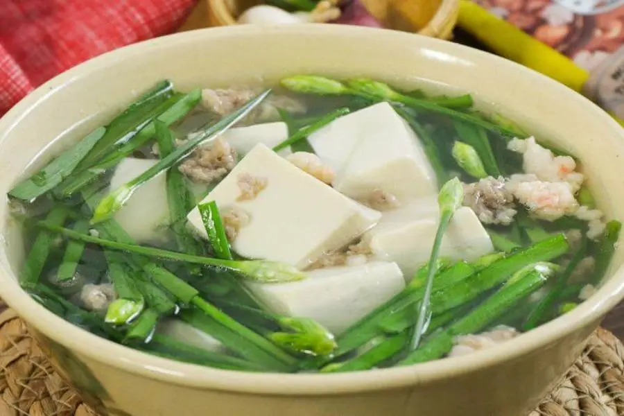 Canh hẹ đậu phụ – Món canh ngày hè thanh đạm, tốt cho sức khỏe.