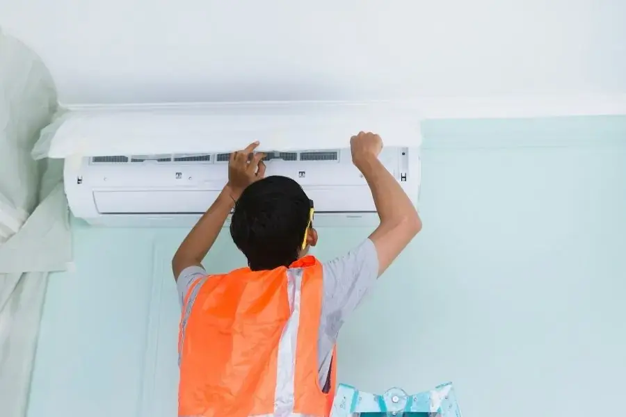 Tùy vào tần suất sử dụng mà vệ sinh máy lạnh