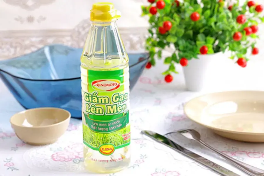 Khử mùi khai trên nệm bằng giấm ăn