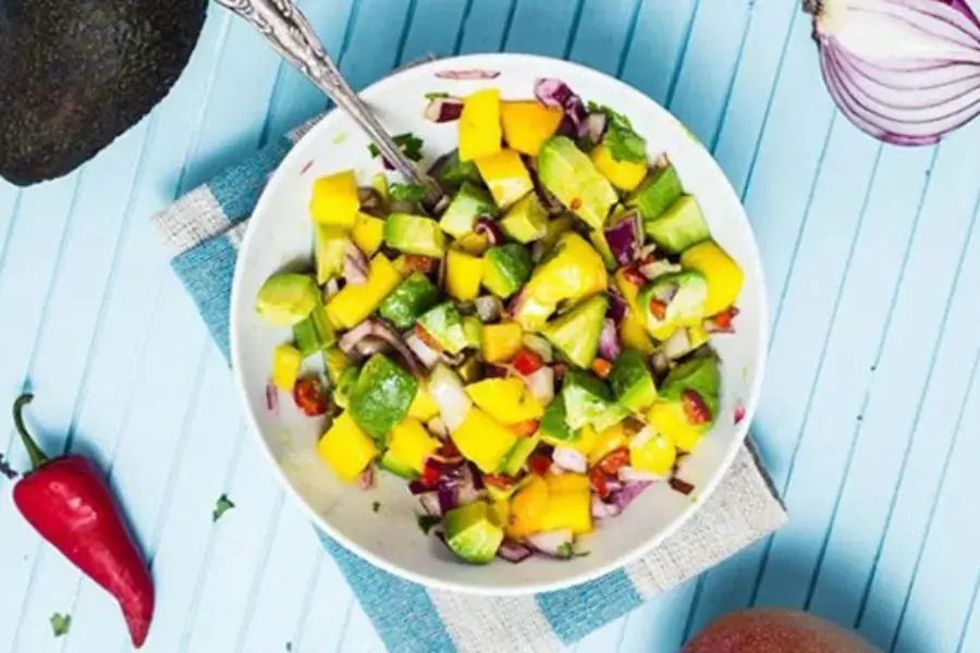 Món salad bơ trái cây thanh mát cho ngày hè nóng lực