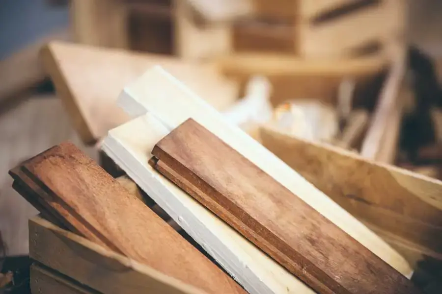 Gỗ óc chó có màu nâu đậm