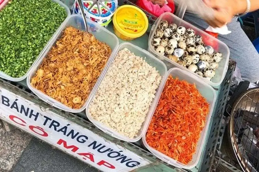 Bánh tráng nướng cô Mập topping đa dạng, giá thành phải chăng nên vô cùng được ưa chuộng.