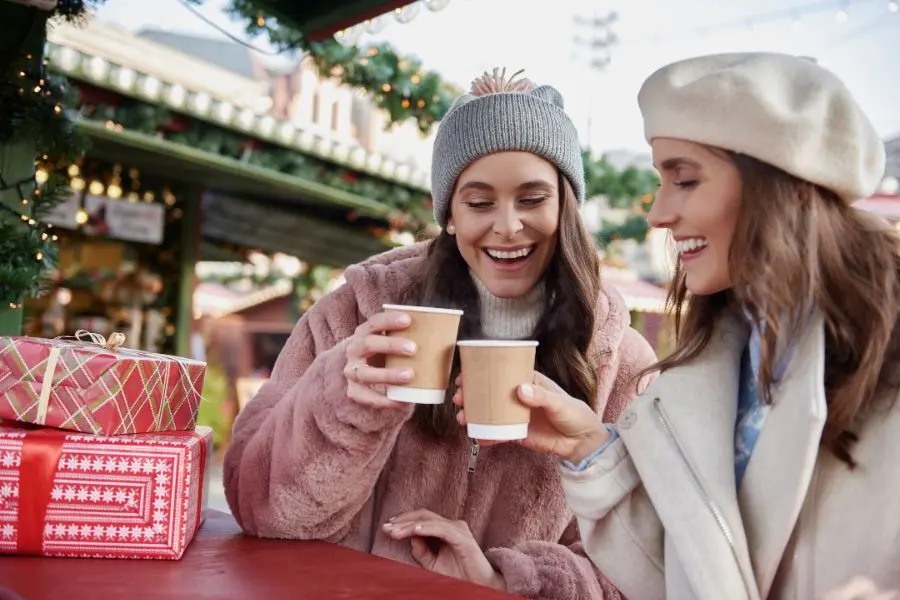 Quán cafe trang trí Noel là sự lựa chọn phù hợp để lưu lại những bức ảnh đẹp.