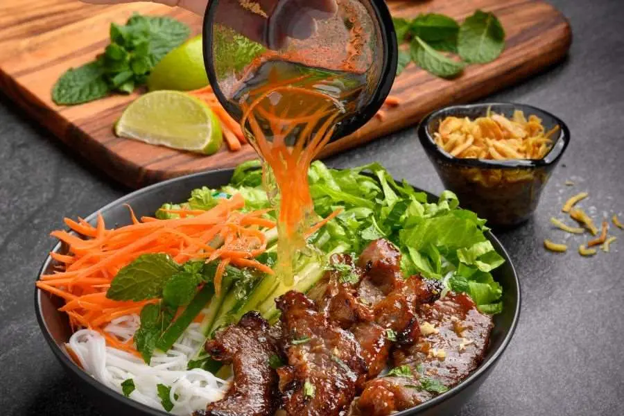 Bún thịt nướng với hương vị thơm ngon, bổ sung nhiều dưỡng chất quan trọng tốt cho sức khỏe.