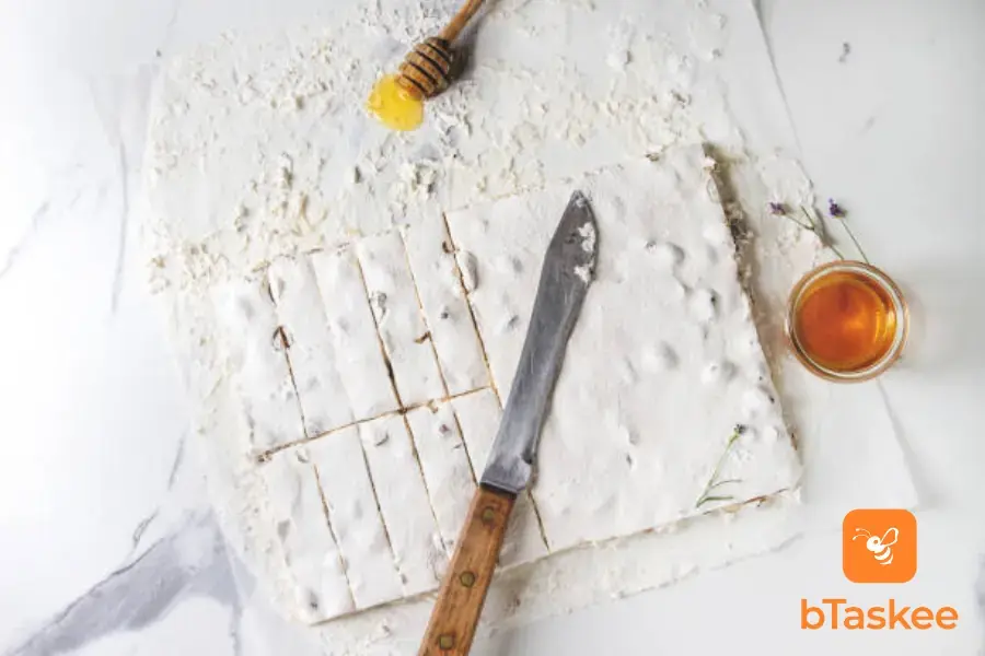 Định hình kẹo nougat thành hình vuông đẹp mắt