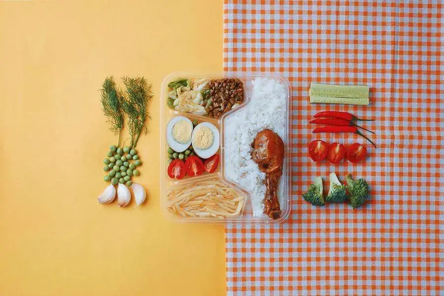 Bữa ăn trưa đầy đủ chất dinh dưỡng cho cơ thể