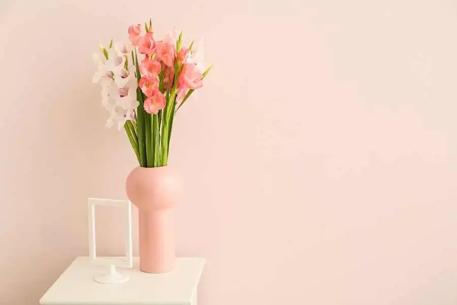 Cắm hoa lay ơn theo phong cách truyền thống