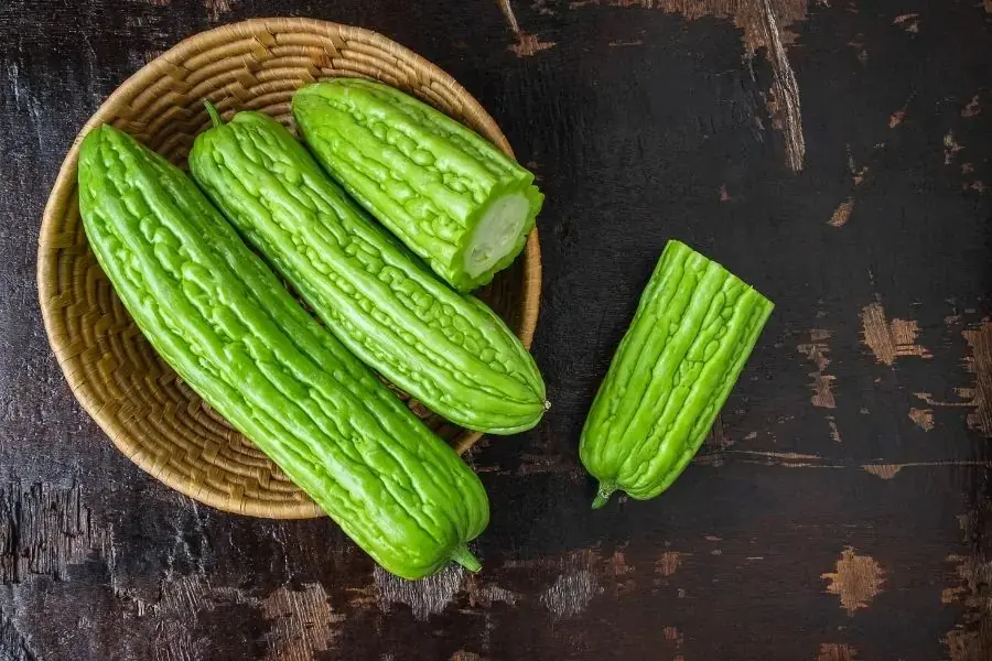 Trái khổ qua tươi xanh